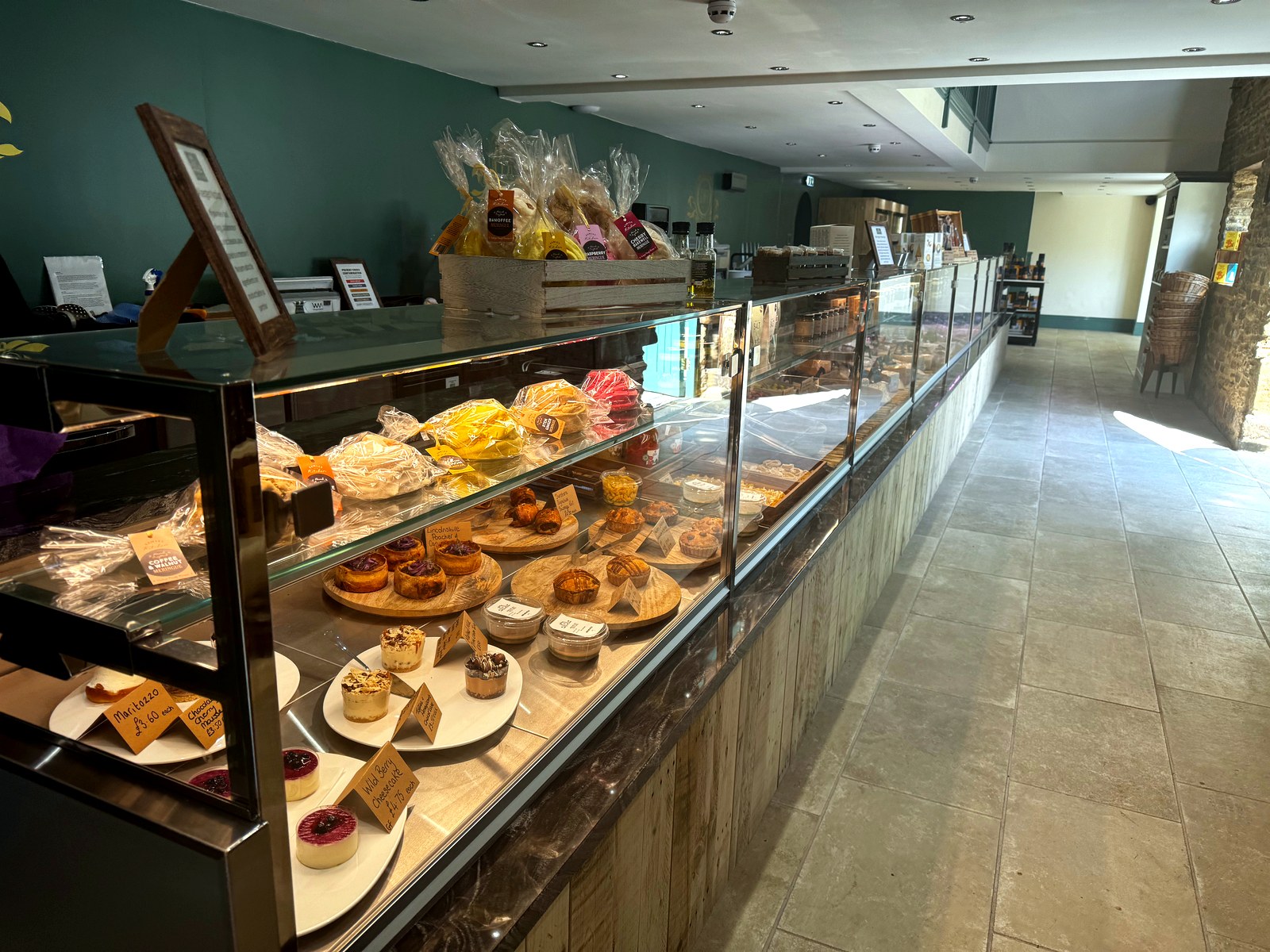 Bakery and deli display installation