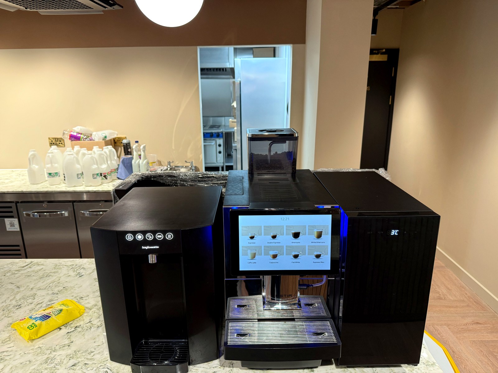 Bean-to-cup coffee equipment