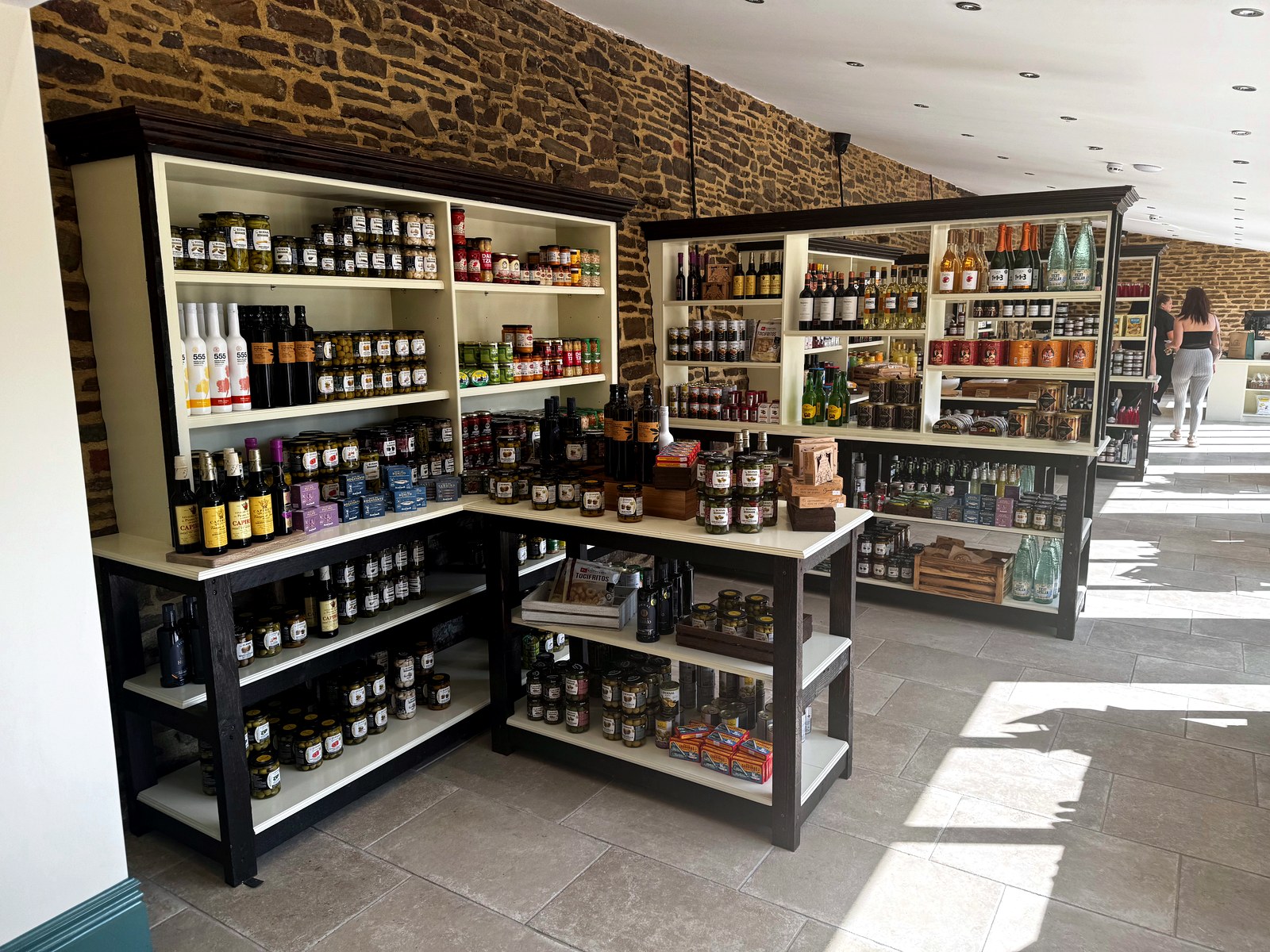 Retail refrigeration installation